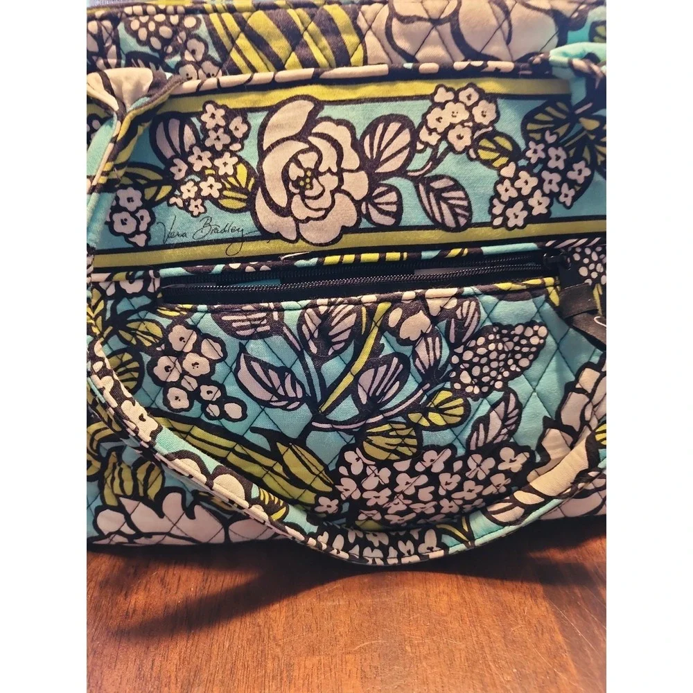 Vera Bradley Island Blooms bowler bag Quilted. floral pattern. EUC